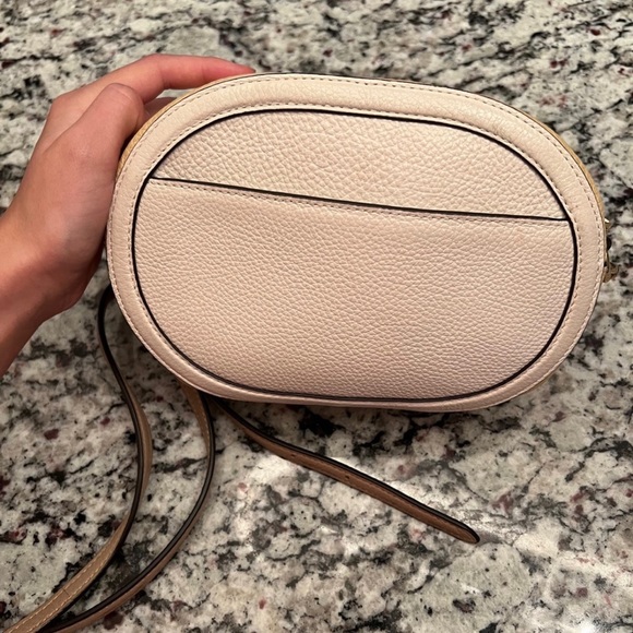 Coach - Picture 2 of 8